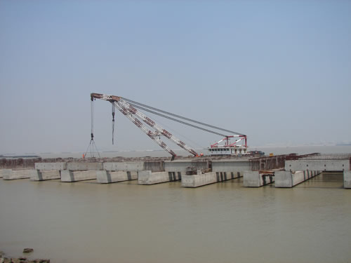 奔輝碼頭下橫梁節點提前完成